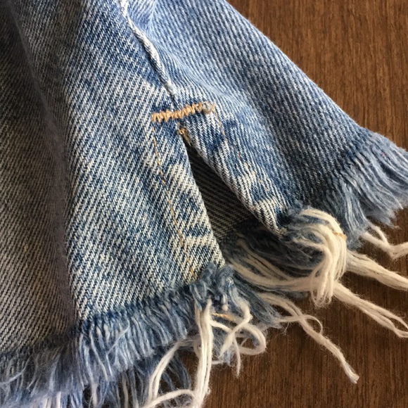 Levi’s Cheeky High-Rise Denim Shorts - Size 31 NWT - Picture 6 of 13